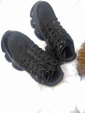 Black Athletic Mesh Sneakers - Supportive Lace-Up Trainer